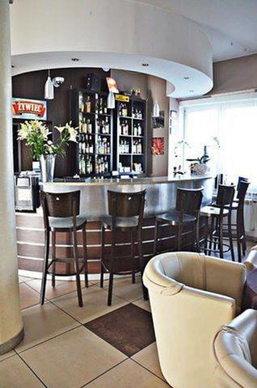 Restauracja Lafayette Pokoje Goscinne Zelow Ngoại thất bức ảnh